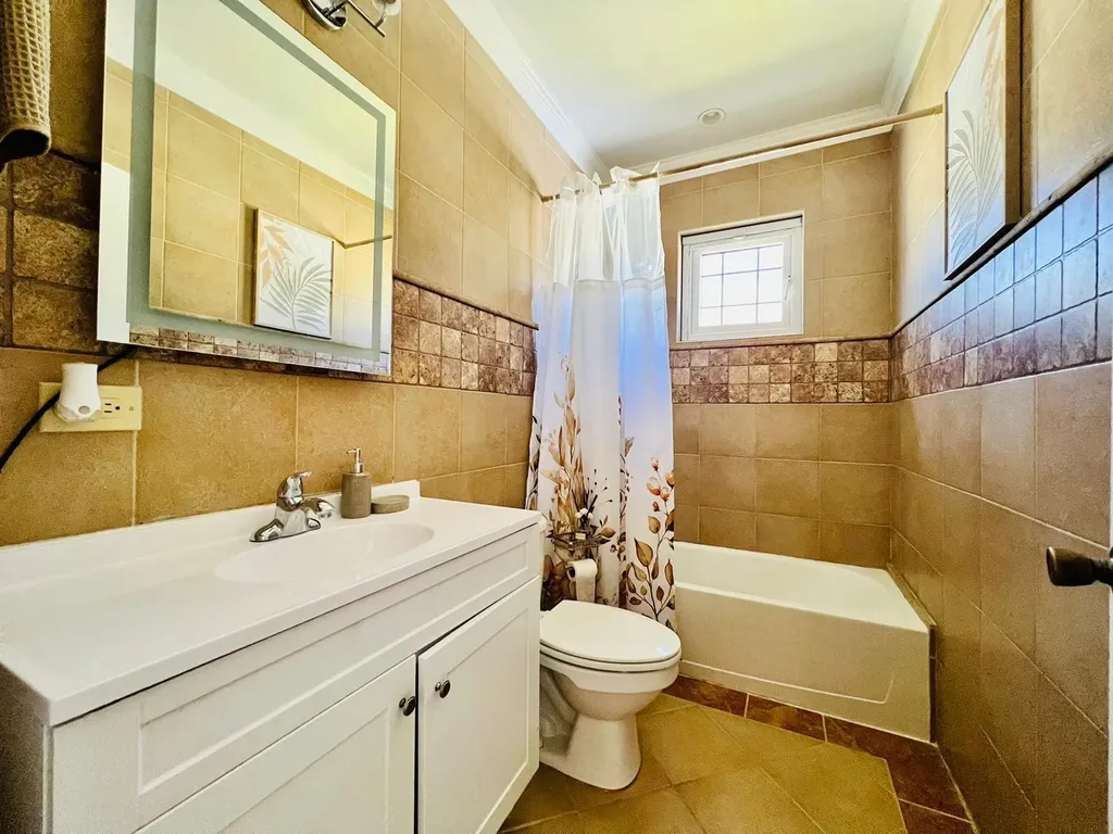 Charlotteville New Providence Paradise Island BS