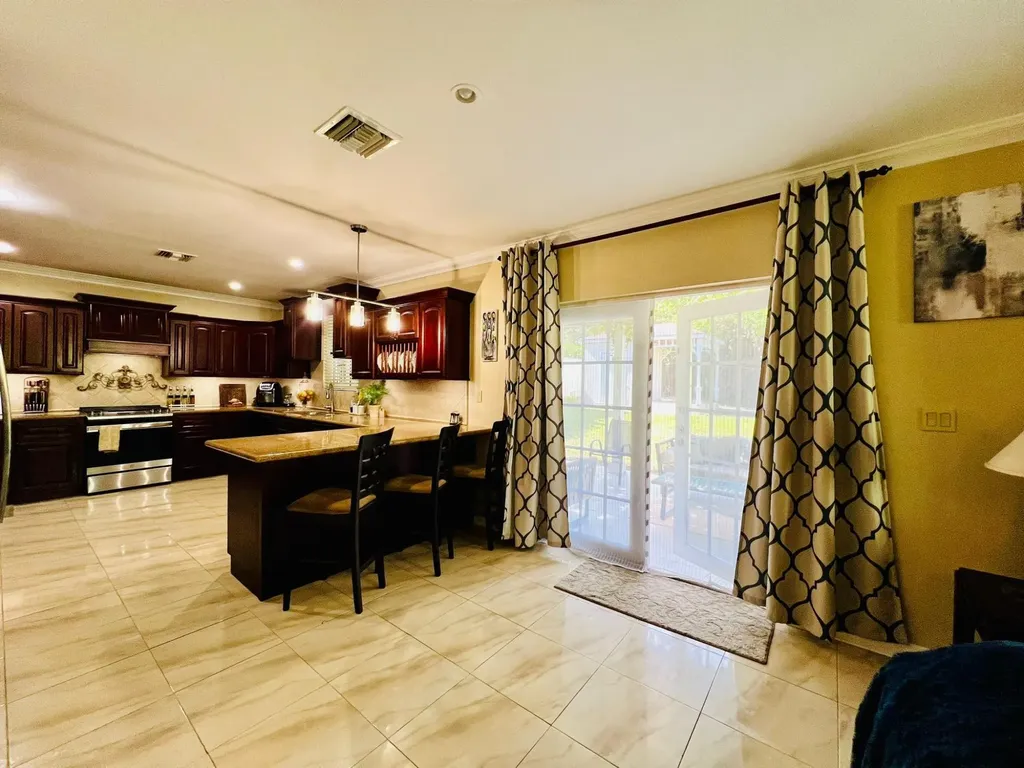 Charlotteville New Providence Paradise Island BS