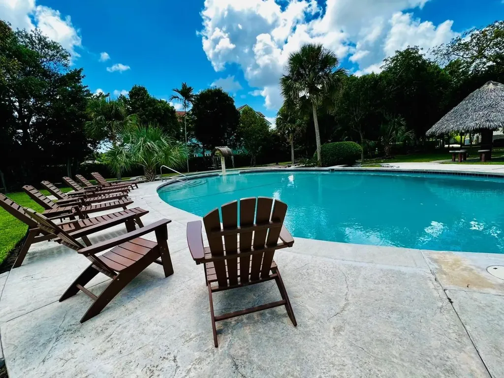 Charlotteville New Providence Paradise Island BS