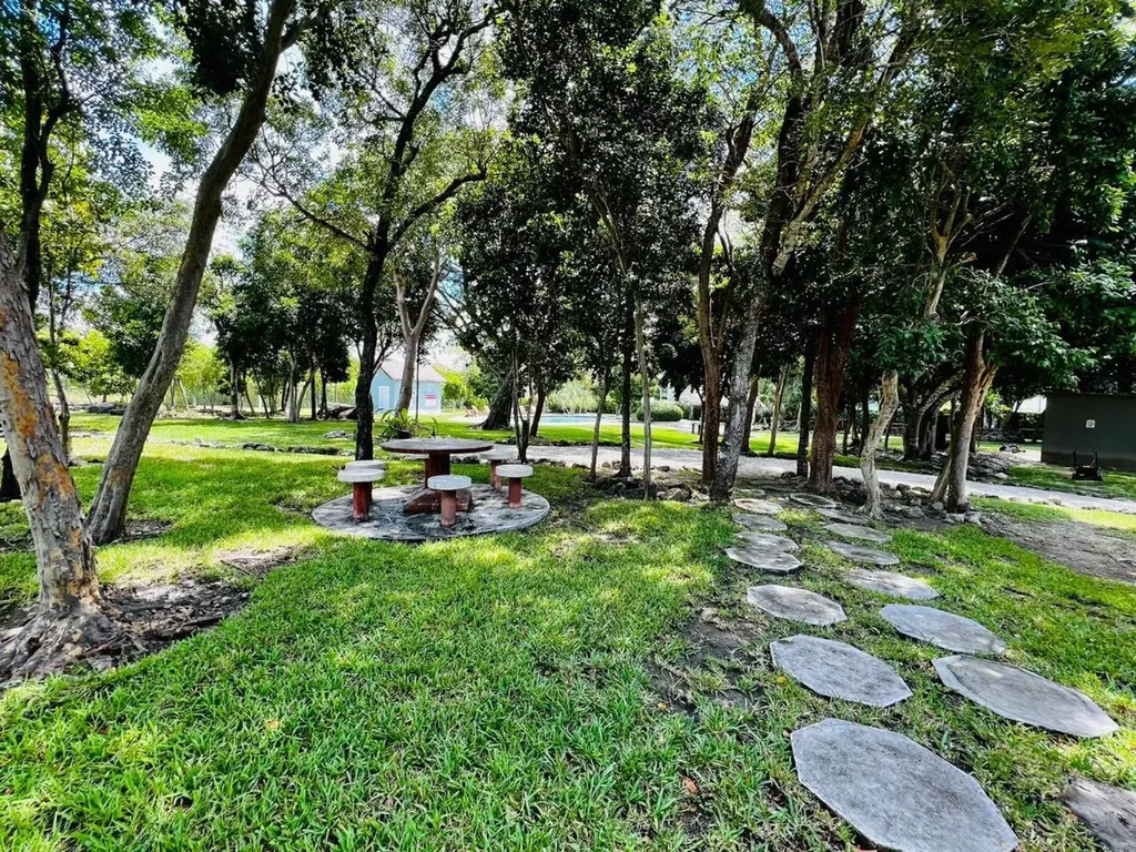 Charlotteville New Providence Paradise Island BS