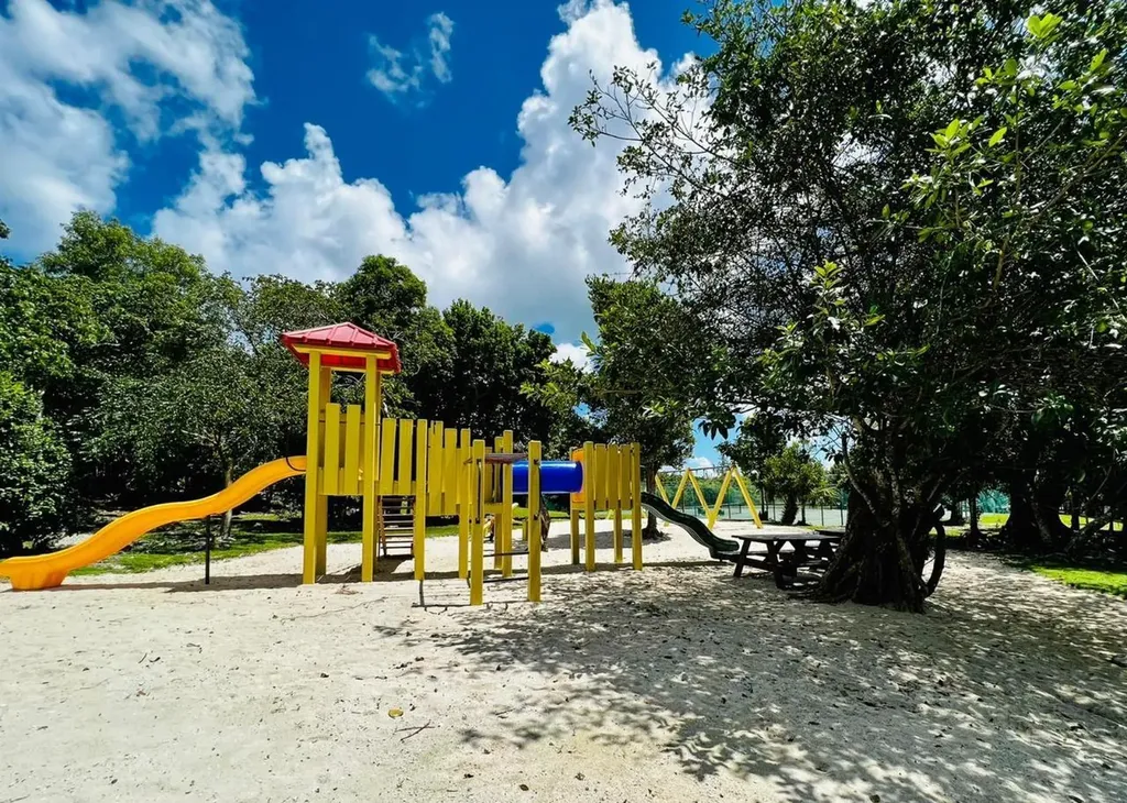 Charlotteville New Providence Paradise Island BS