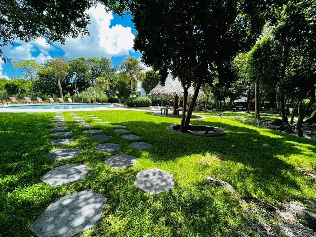 Charlotteville New Providence Paradise Island BS