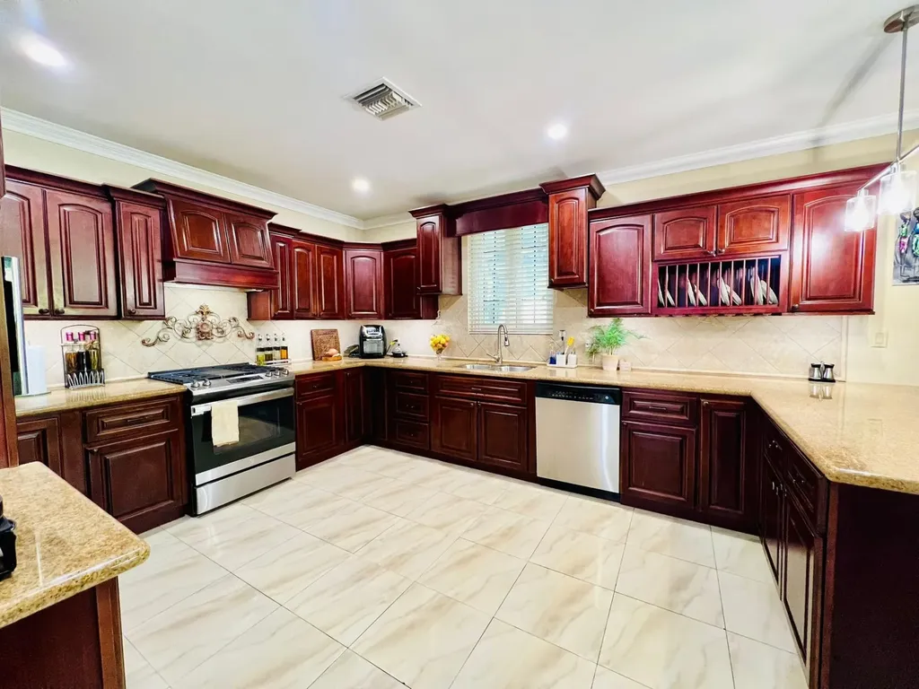 Charlotteville New Providence Paradise Island BS