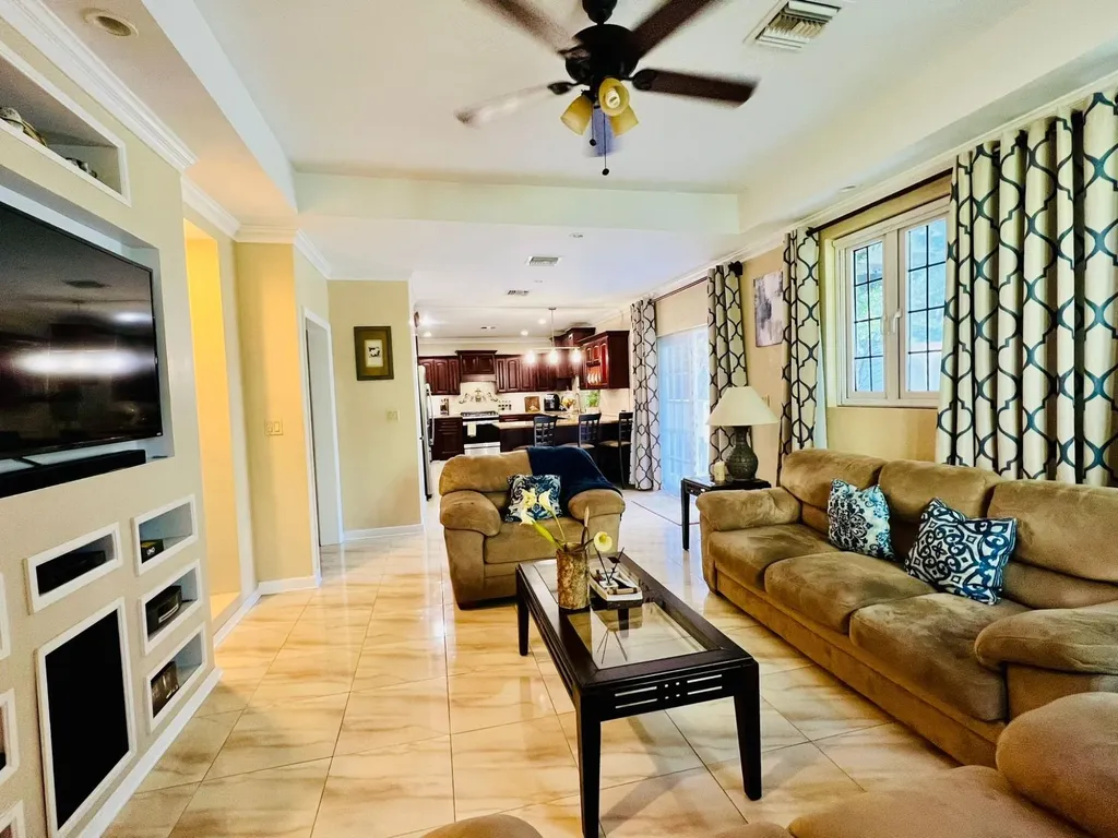 Charlotteville New Providence Paradise Island BS