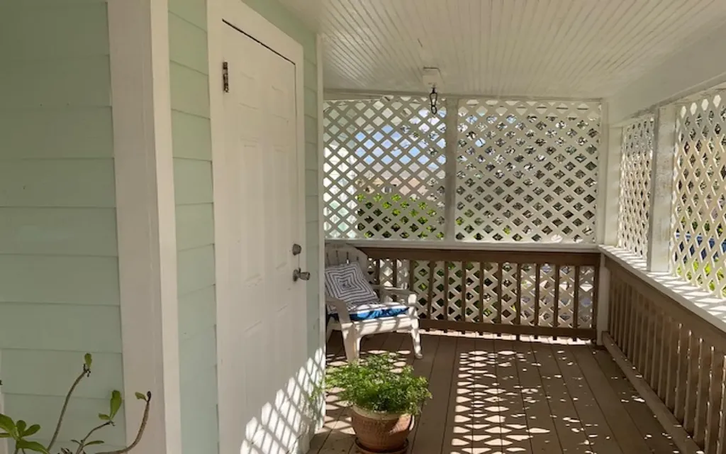 Beachfront Home In Miley Long Island BS