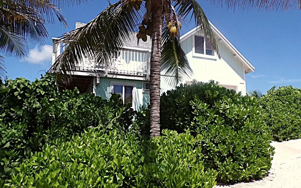 Beachfront Home In Miley Long Island BS