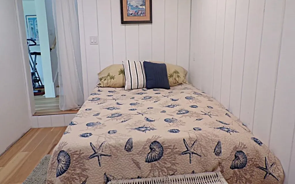 Beachfront Home In Miley Long Island BS