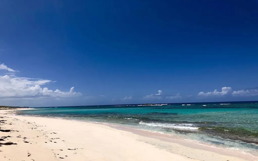 Beachfront Home In Miley Long Island BS