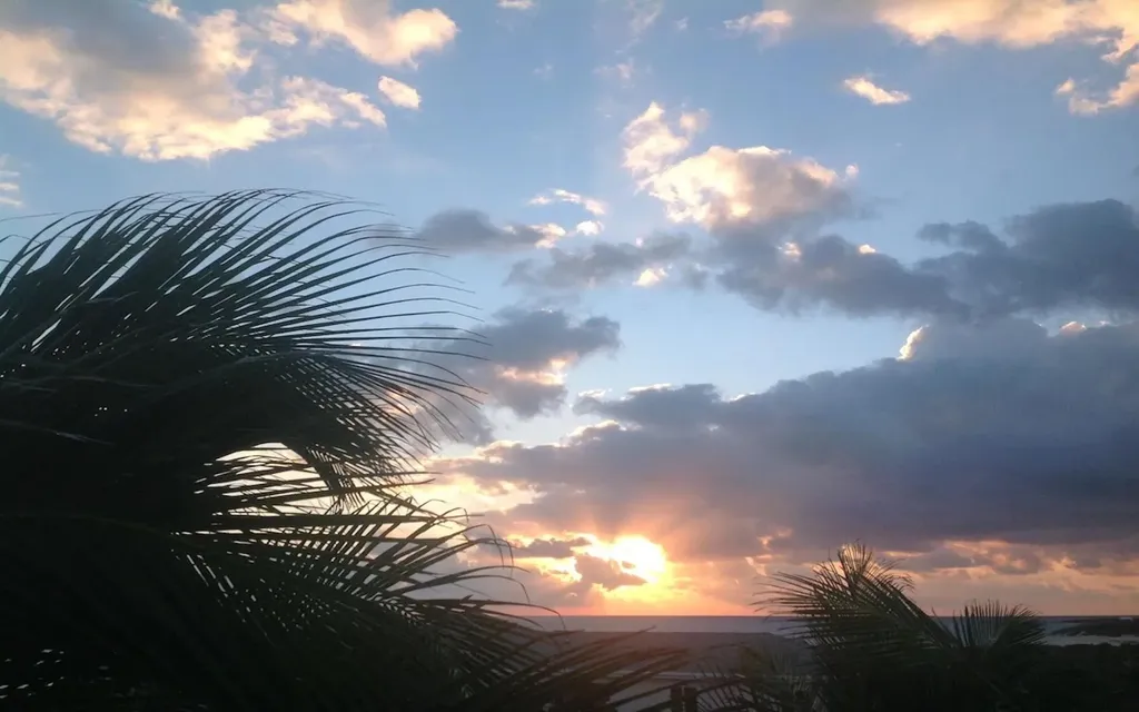 Beachfront Home In Miley Long Island BS