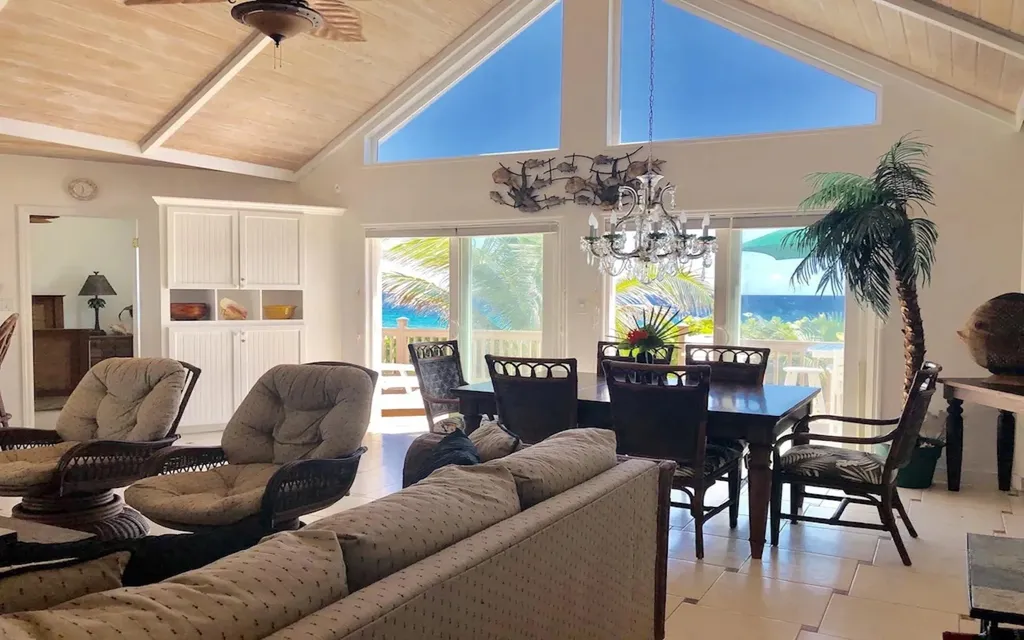 Beachfront Home In Miley Long Island BS