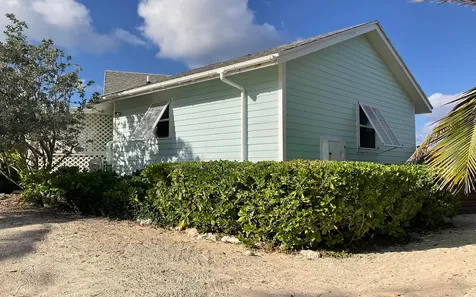 Beachfront Home In Miley Long Island BS