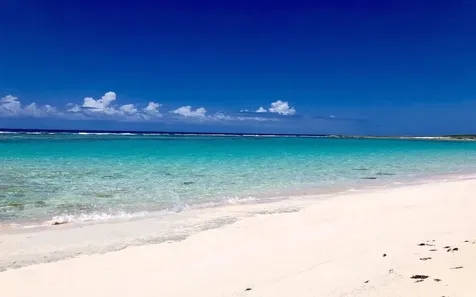 Beachfront Home In Miley Long Island BS