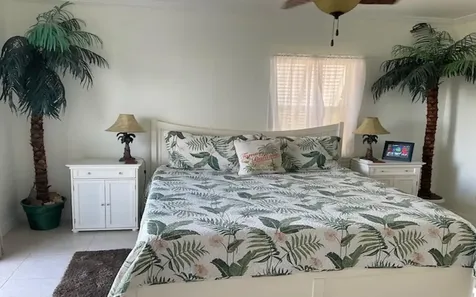 Beachfront Home In Miley Long Island BS