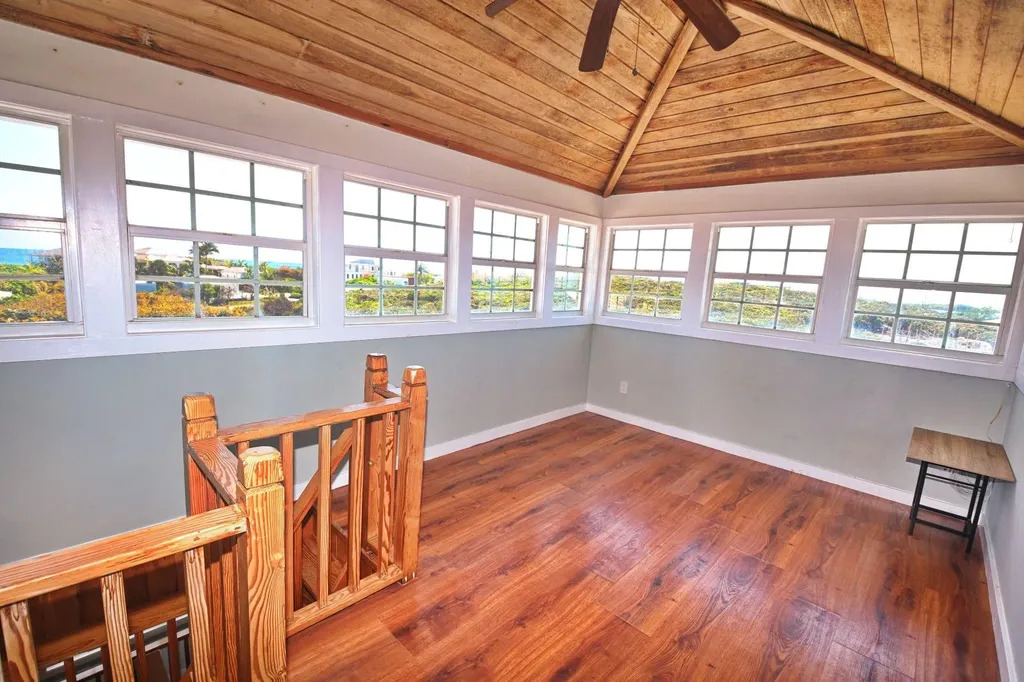 Pura Vida House Dolphin Abaco BS