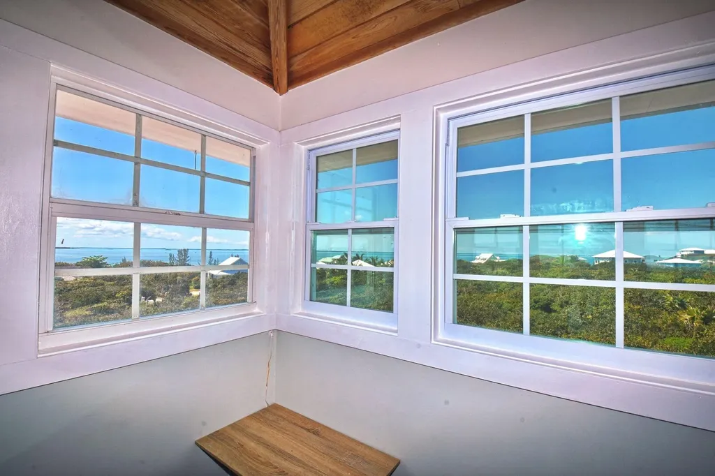 Pura Vida House Dolphin Abaco BS