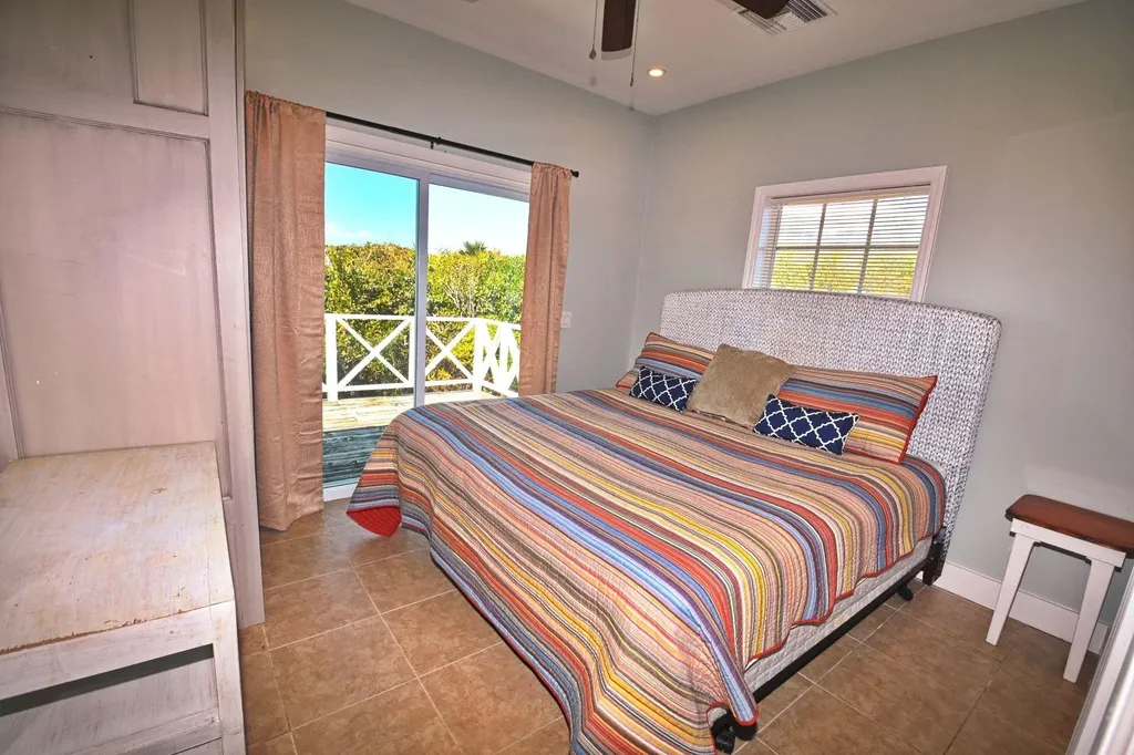 Pura Vida House Dolphin Abaco BS