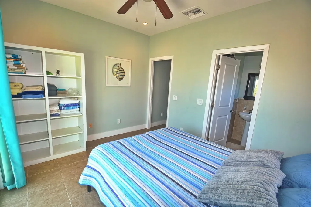 Pura Vida House Dolphin Abaco BS