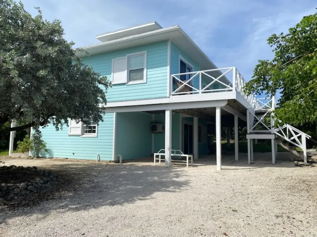 Pura Vida House Dolphin Abaco BS