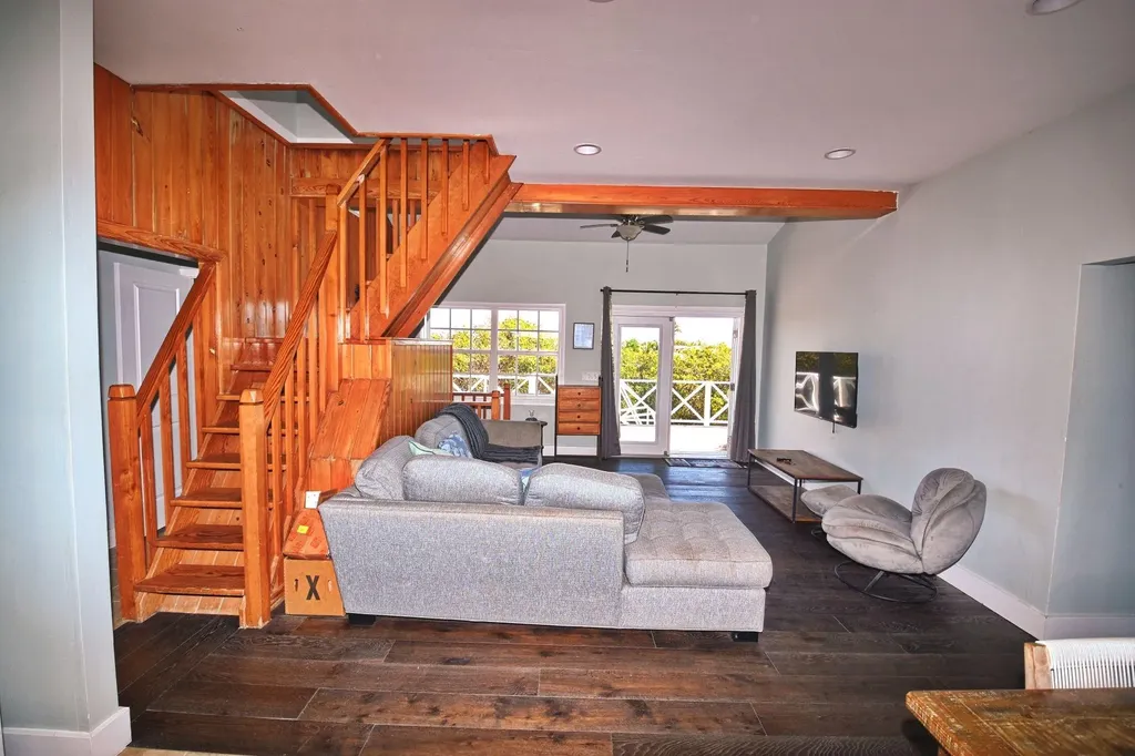 Pura Vida House Dolphin Abaco BS