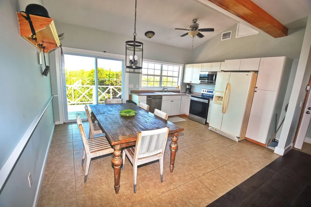 Pura Vida House Dolphin Abaco BS