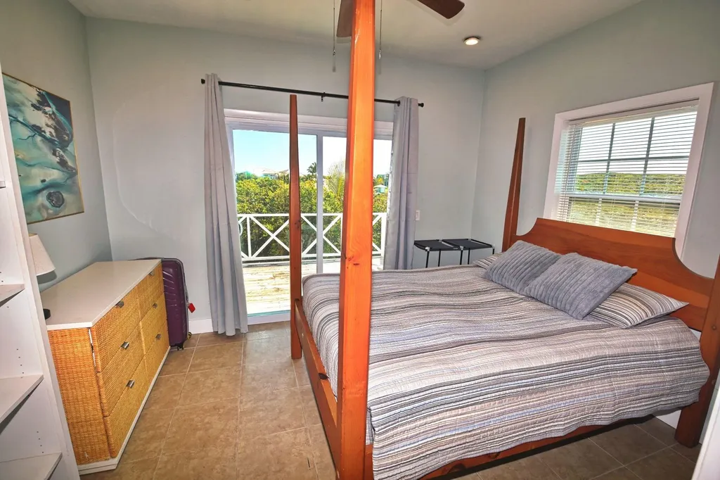 Pura Vida House Dolphin Abaco BS