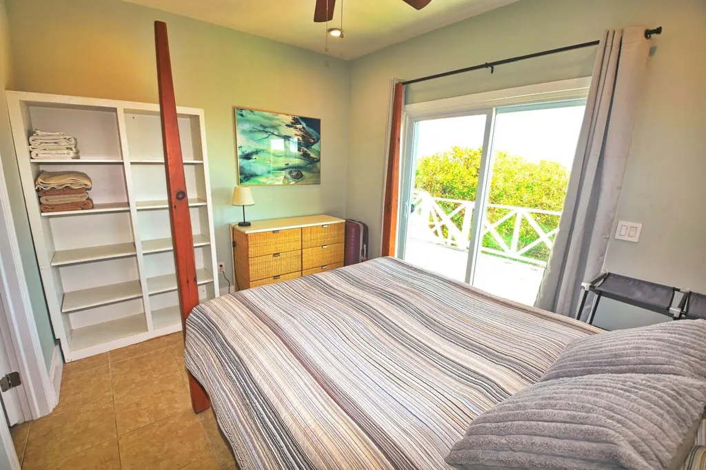 Pura Vida House Dolphin Abaco BS