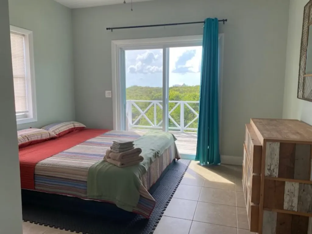 Pura Vida House Dolphin Abaco BS