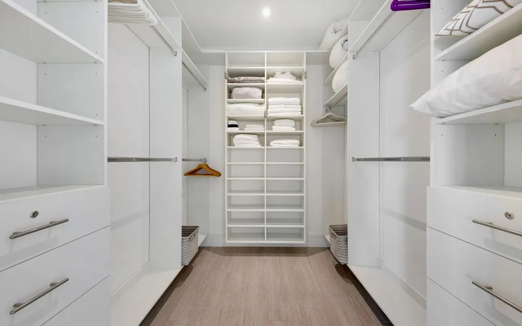 312 Penthouse Thirty-six New Providence Paradise Island BS