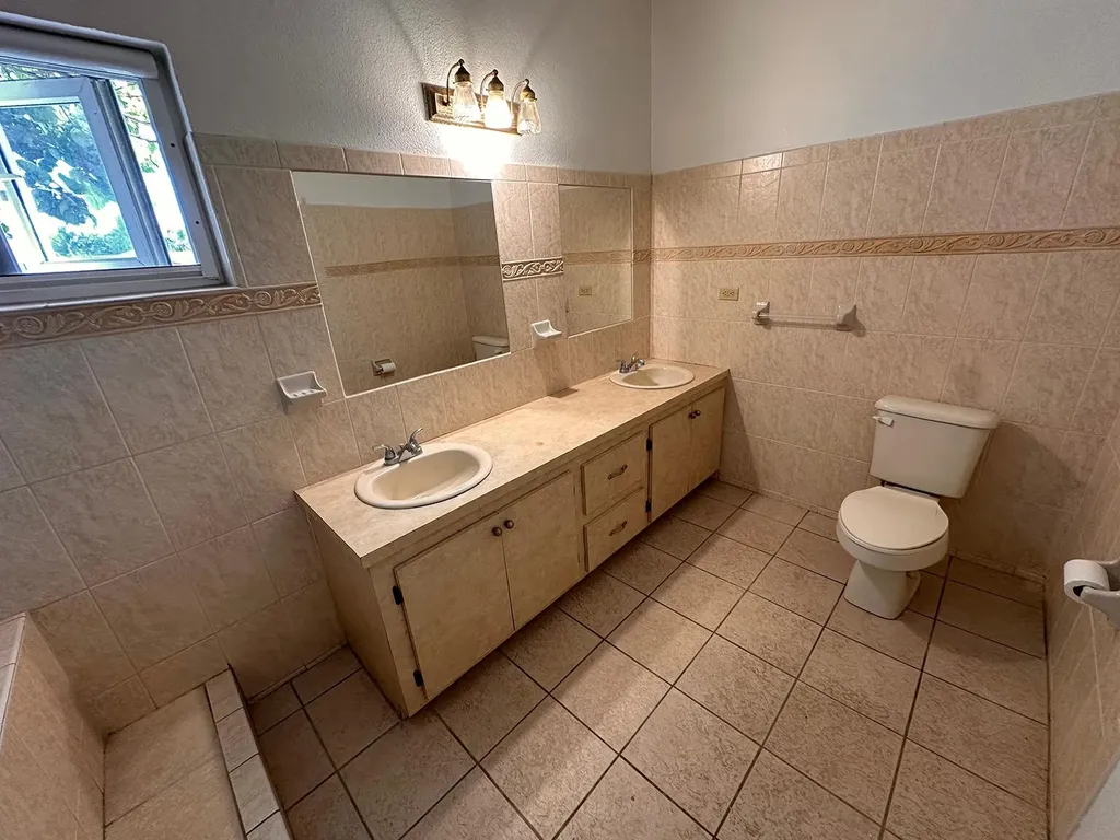 #4 Lyle Avenue New Providence Paradise Island BS