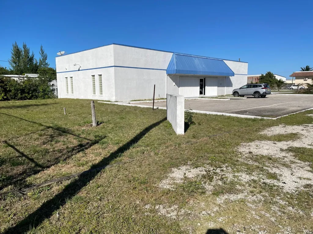 West Settlers Way, Block #9 Grand Bahama Freeport BS