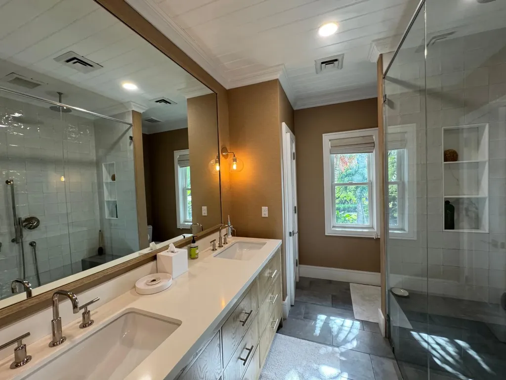 Old Fort Bay Canal House New Providence Paradise Island BS