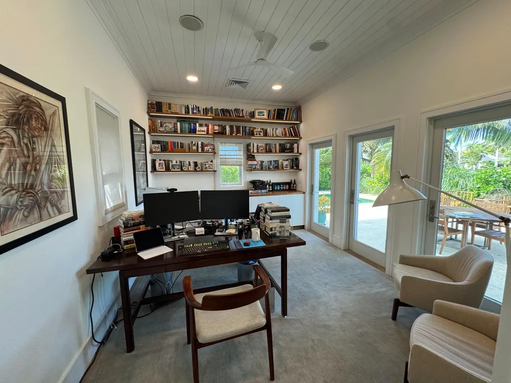 Old Fort Bay Canal House New Providence Paradise Island BS