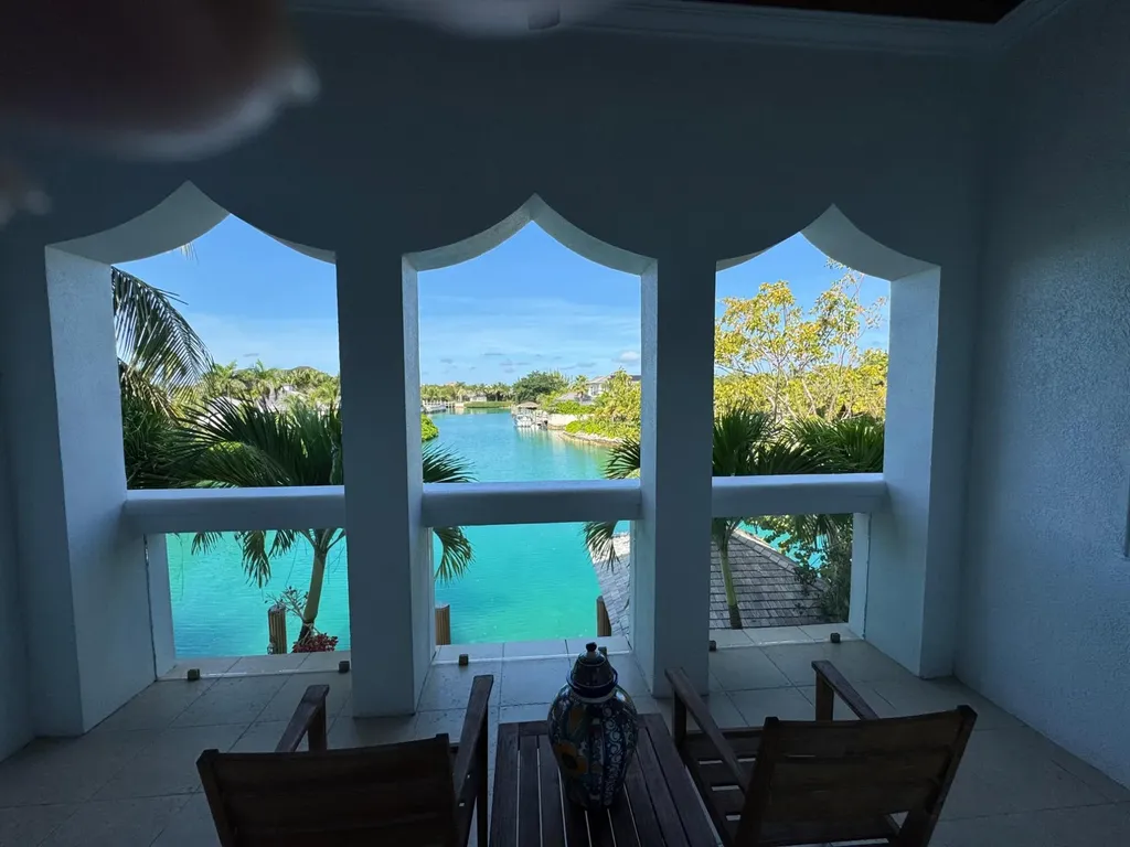 Old Fort Bay Canal House New Providence Paradise Island BS
