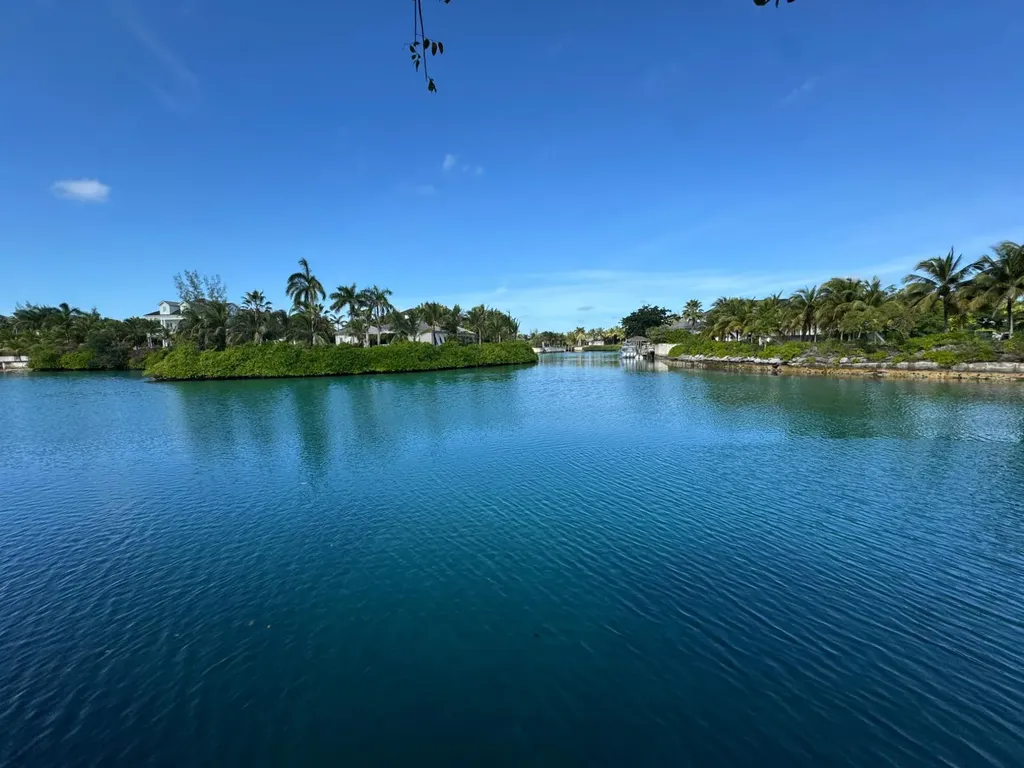 Old Fort Bay Canal House New Providence Paradise Island BS