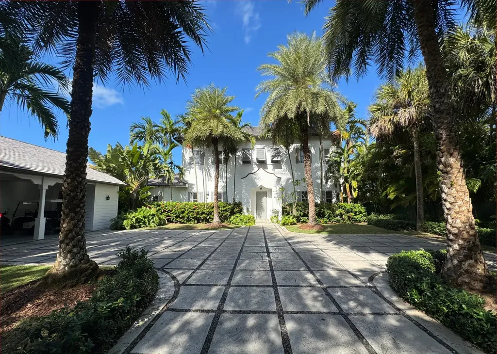 Old Fort Bay Canal House New Providence Paradise Island BS