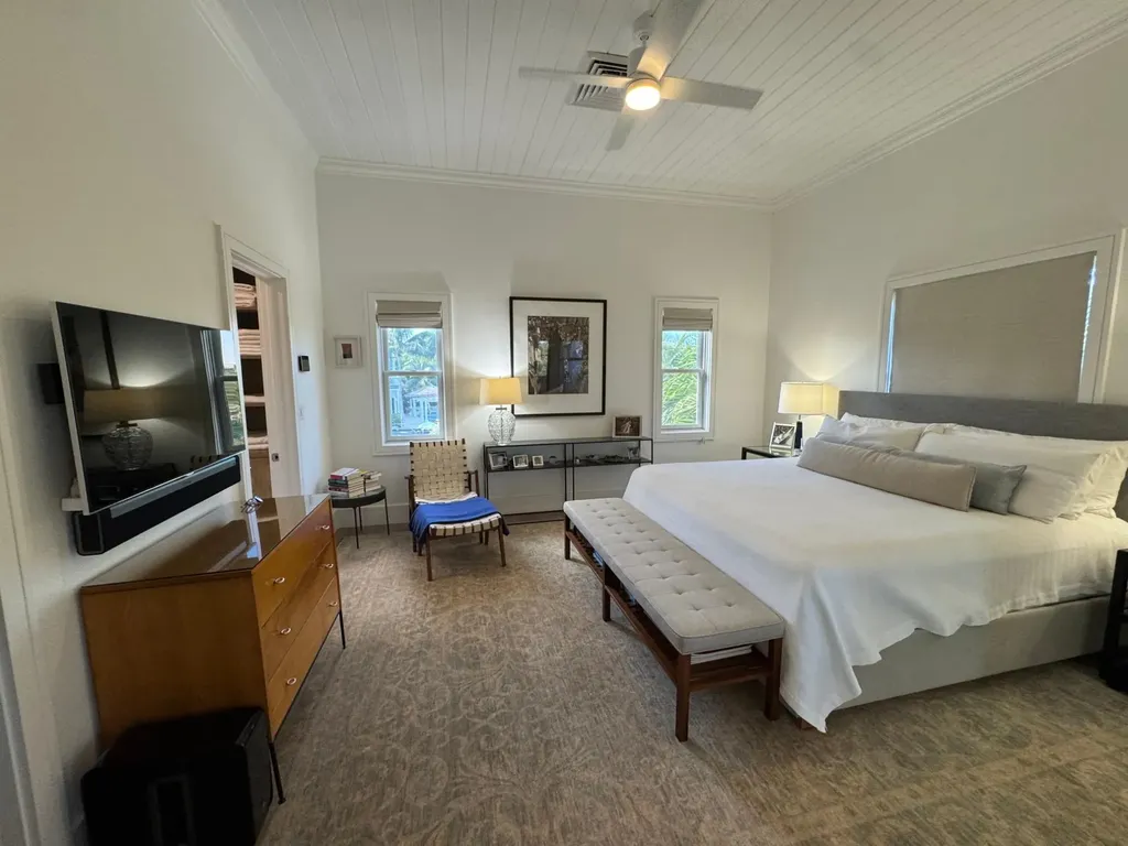 Old Fort Bay Canal House New Providence Paradise Island BS