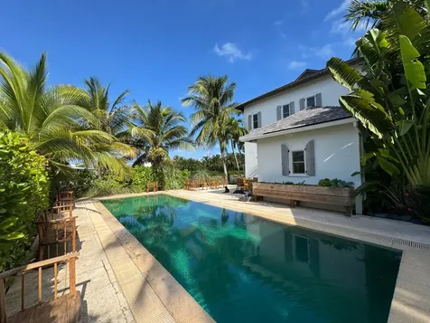 Old Fort Bay Canal House New Providence Paradise Island BS