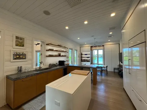 Old Fort Bay Canal House New Providence Paradise Island BS