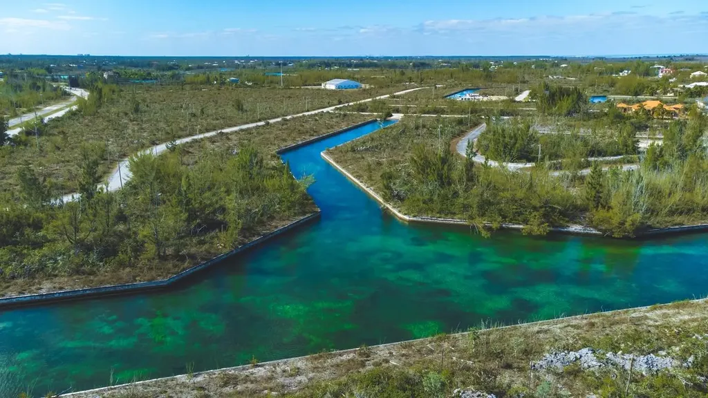 Derby Canal Lot 6 Grand Bahama Freeport BS