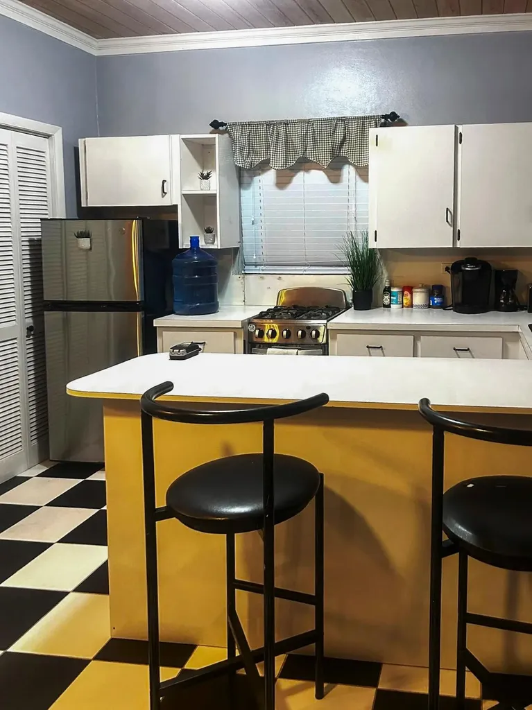 Dunmore Street Eleuthera BS