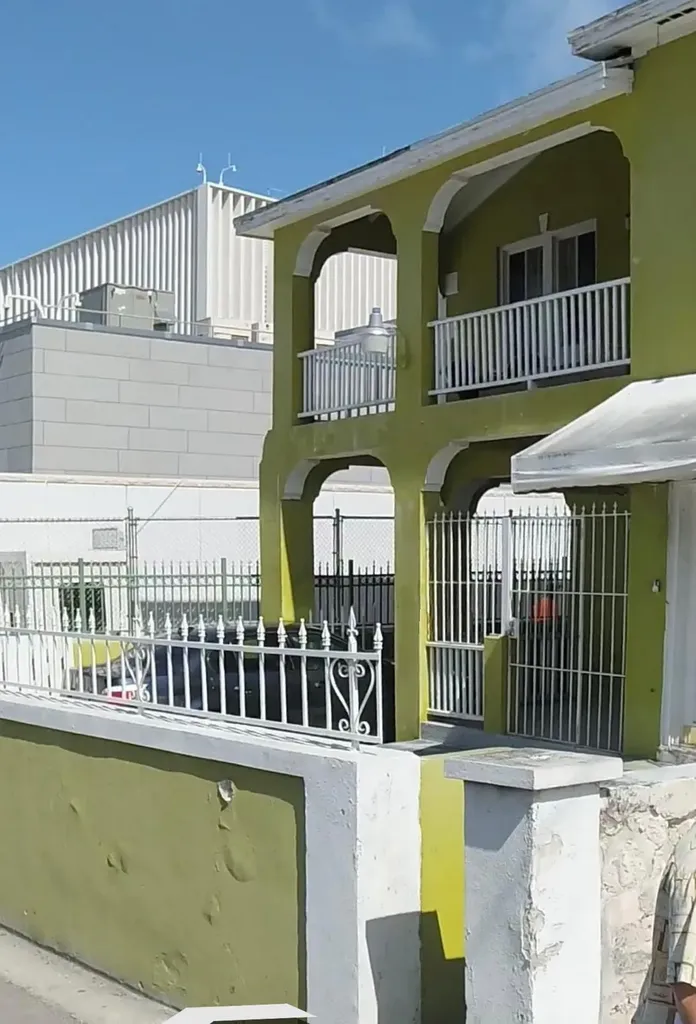 East Street North 39 New Providence Paradise Island BS