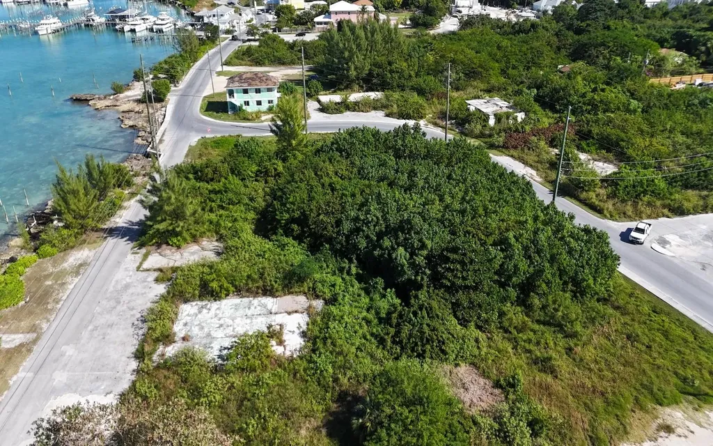 Elizabeth Avenue & Bay Street Abaco BS