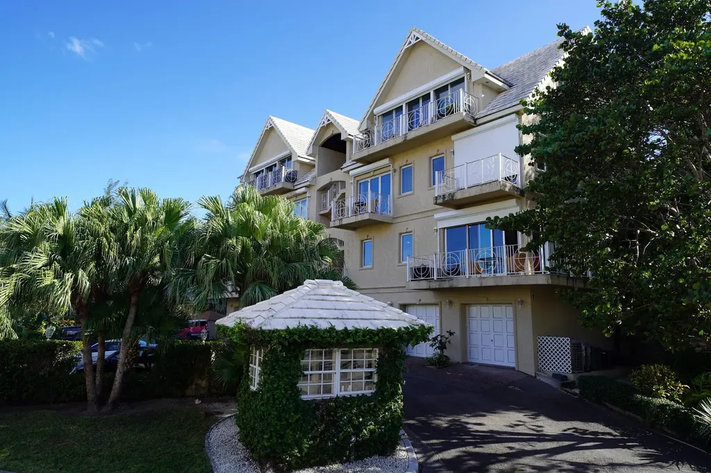 Palmshores Love Beach Wal 8 New Providence Paradise Island BS