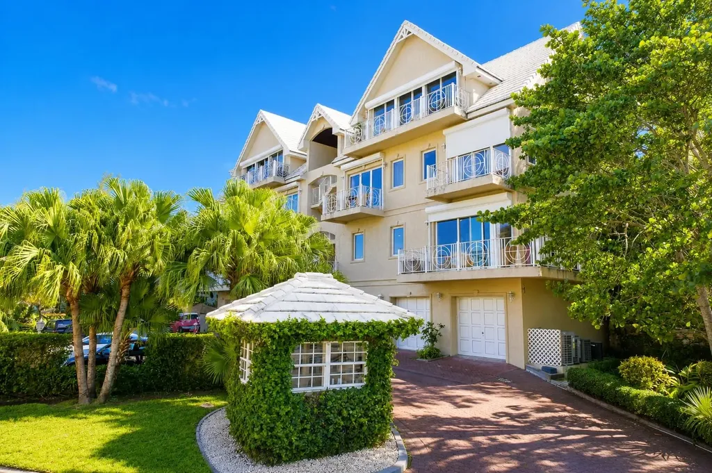 Palmshores Love Beach Wal 8 New Providence Paradise Island BS