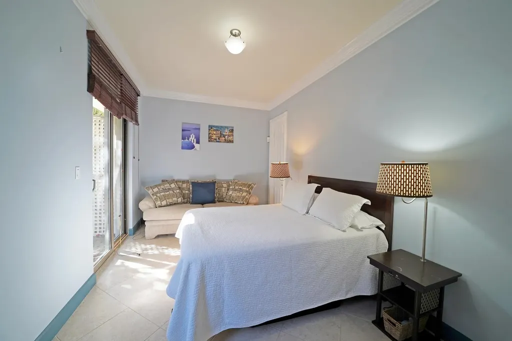 Palmshores Love Beach Wal 8 New Providence Paradise Island BS