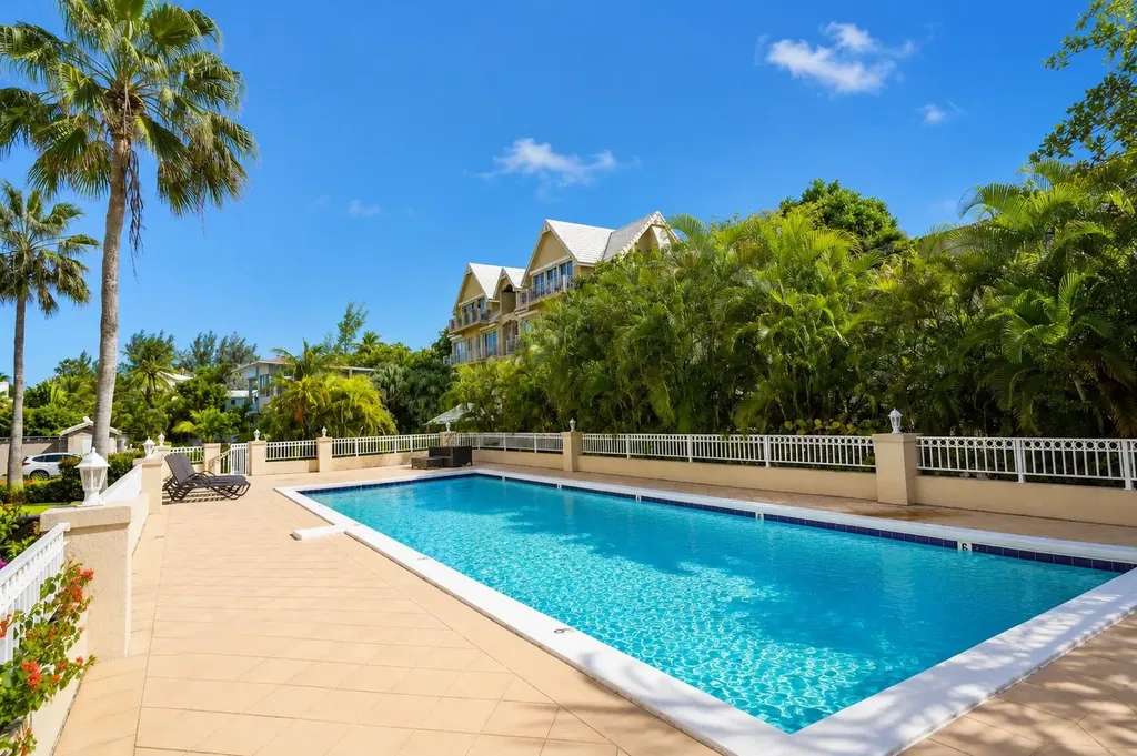 Palmshores Love Beach Wal 8 New Providence Paradise Island BS