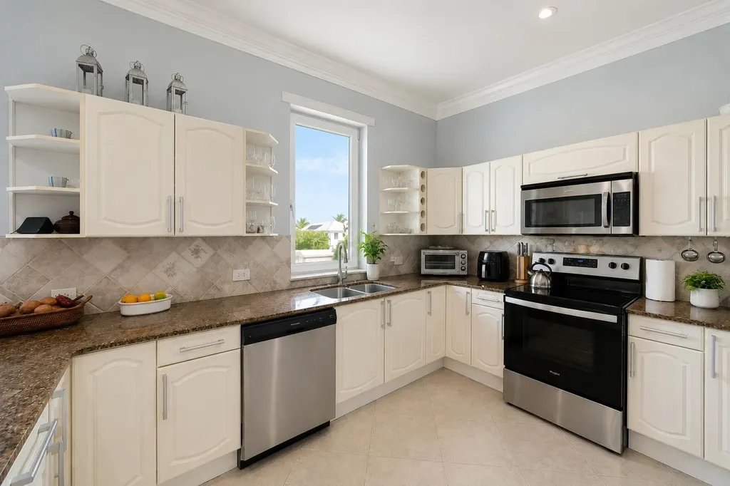 Palmshores Love Beach Wal 8 New Providence Paradise Island BS