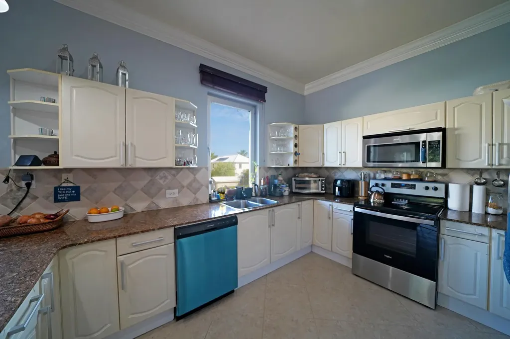 Palmshores Love Beach Wal 8 New Providence Paradise Island BS