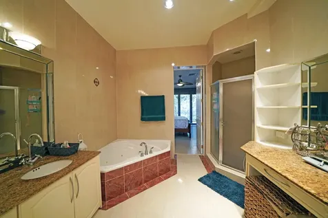 Palmshores Love Beach Wal 8 New Providence Paradise Island BS