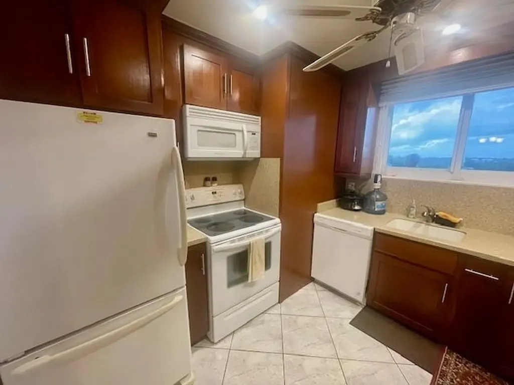 Jansel Court Grand Bahama Freeport BS